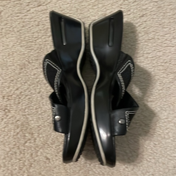 Womens Cole Haan Nike Air sandals size 6.5

Worn a few times. - Picture 4 of 5